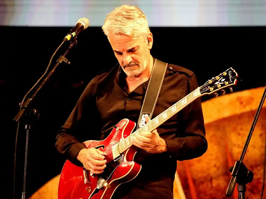 El músico regresa a la ciudad.