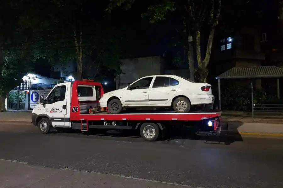 Si se rompe el auto, a pagar la grúa: ¿cuánto cuesta el kilómetro del servicio de grua y remolque en la provincia?