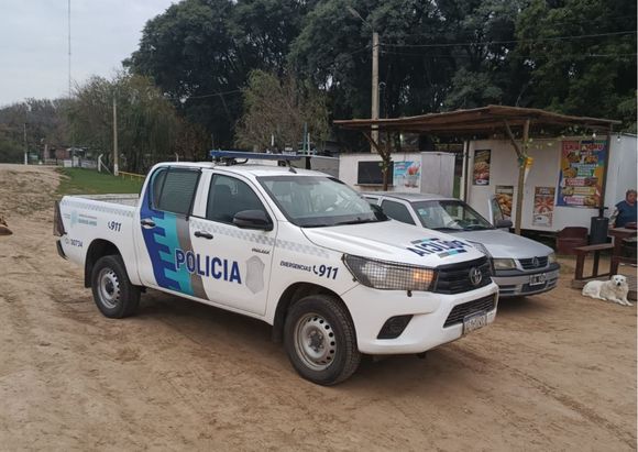 Vuelta de Obligado: robos y destrozos en los puestos de comida de la playa pública