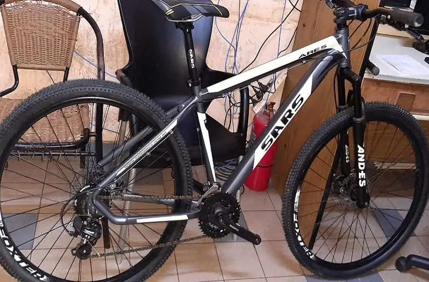 Con las manos en el manubrio: detuvieron a un joven de 19 años cuando intentaba robar una bicicleta