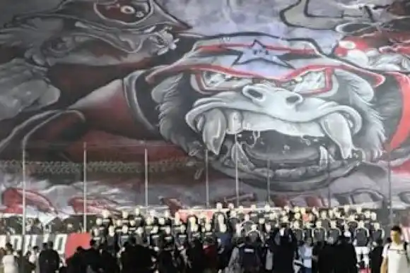 El presidente de Newell's está siendo investigado por su vínculo con la bandera de 'Los Monos"