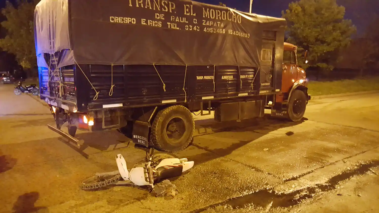 Motociclista chocó contra un camión