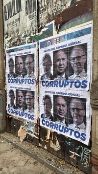 El Concejo y la presión de la barra y los afiches contra los cortesanos