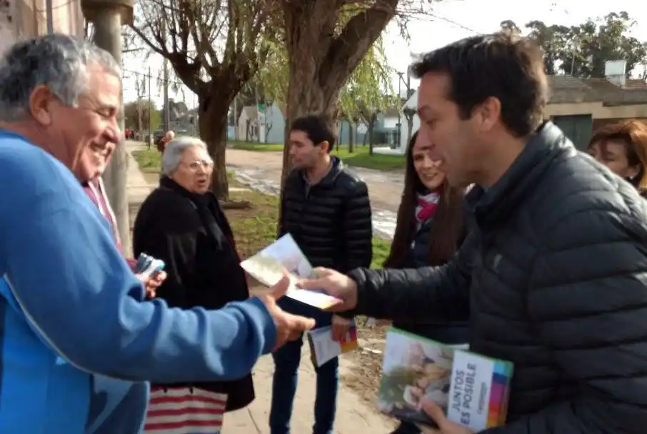 Dialogo con vecinos y recorridas de Cambiemos