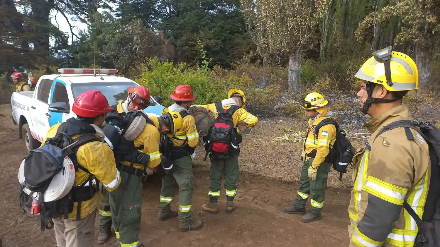 Bomberos bonaerenses presentes en la Patagonia, para dar apoyo en la lucha contra el fuego