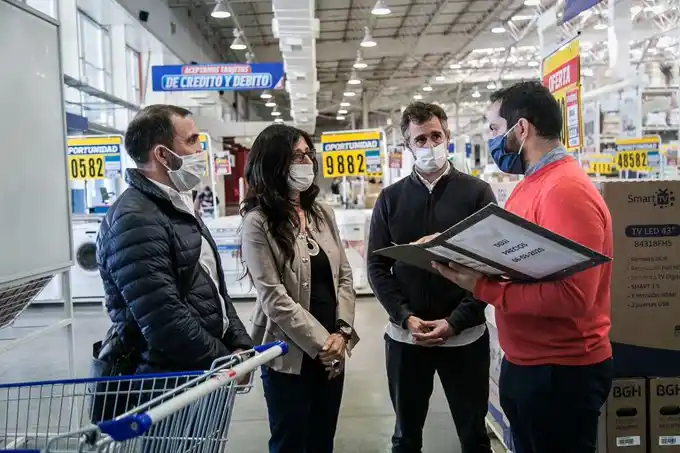 Clausuran supermercado de Pilar por sobreprecios