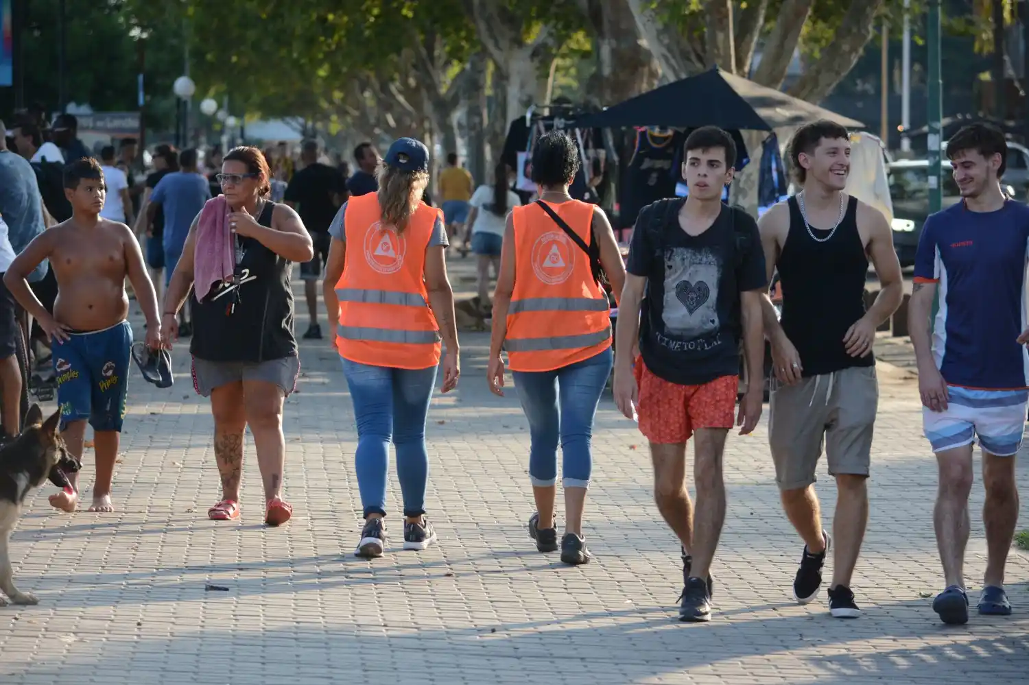 Más de 150 policías y un centenar de empleados municipales realizan controles