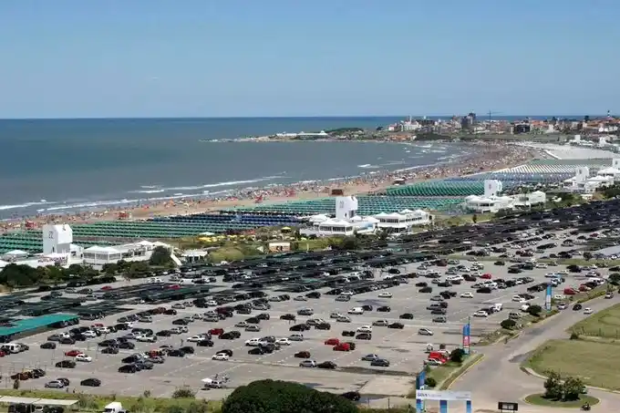 Martínez detalló que las obras estarán enfocadas exclusivamente en el complejo administrado por Punta Mogotes, incluyendo los 24 balnearios, sectores comunes y estacionamientos.