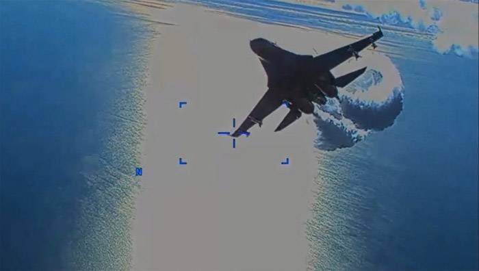 EEUU publica imágenes de caza ruso lanzando combustible sobre su dron