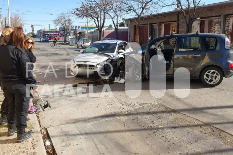 AHORA | Gravísimo accidente en el oeste la ciudad: dos autos impactaron violentamente