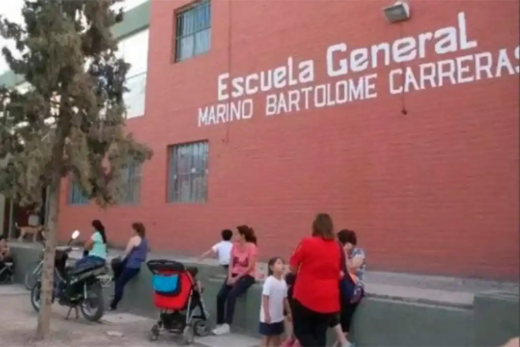 Un docente llora por desamor y los alumnos no tienen clases