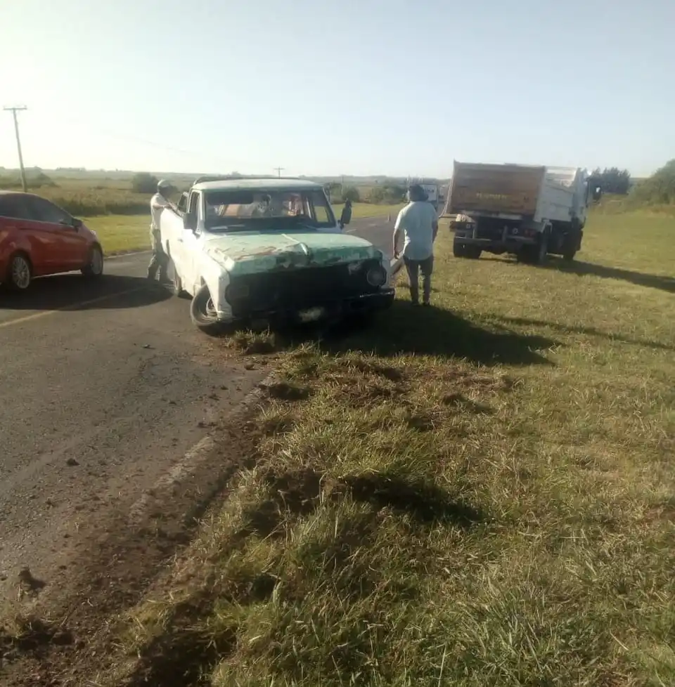 Tuvieron problemas en la dirección mientras circulaban por Ruta Nacional 12