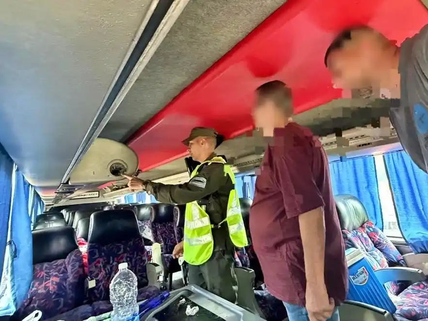 Incautaron drogas del micro de la hinchada de Independiente durante un control vial en Gualeguaychú
