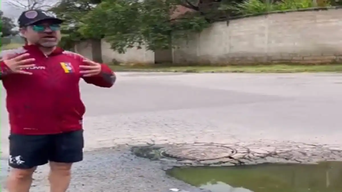 ¡A LACAVA LO BAÑAN DE EXCREMENTO! Y esto es lo que dice