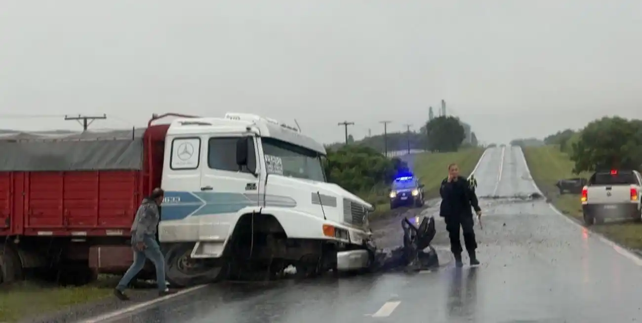 Tragedia en ruta 4: un camión y un auto chocaron de frente con un saldo fatal