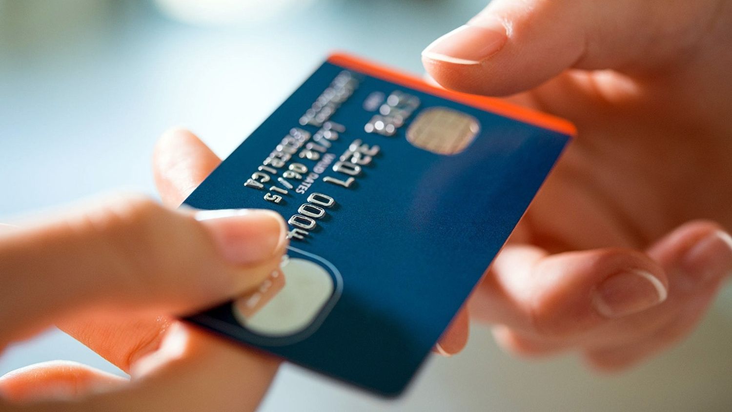 Las operaciones con tarjetas de crédito en dólares crecieron en noviembre