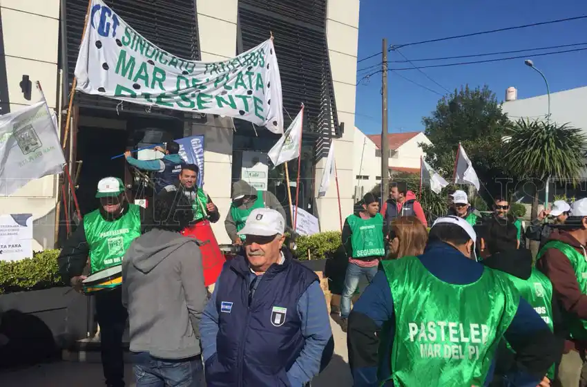 Pasteleros realizarán “escraches” ante la falta de acuerdo paritario en la rama Alfajoreros