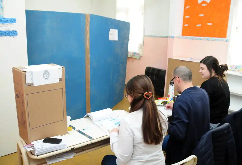 La implementación de cuartos oscuros móviles despertó algunas críticas 