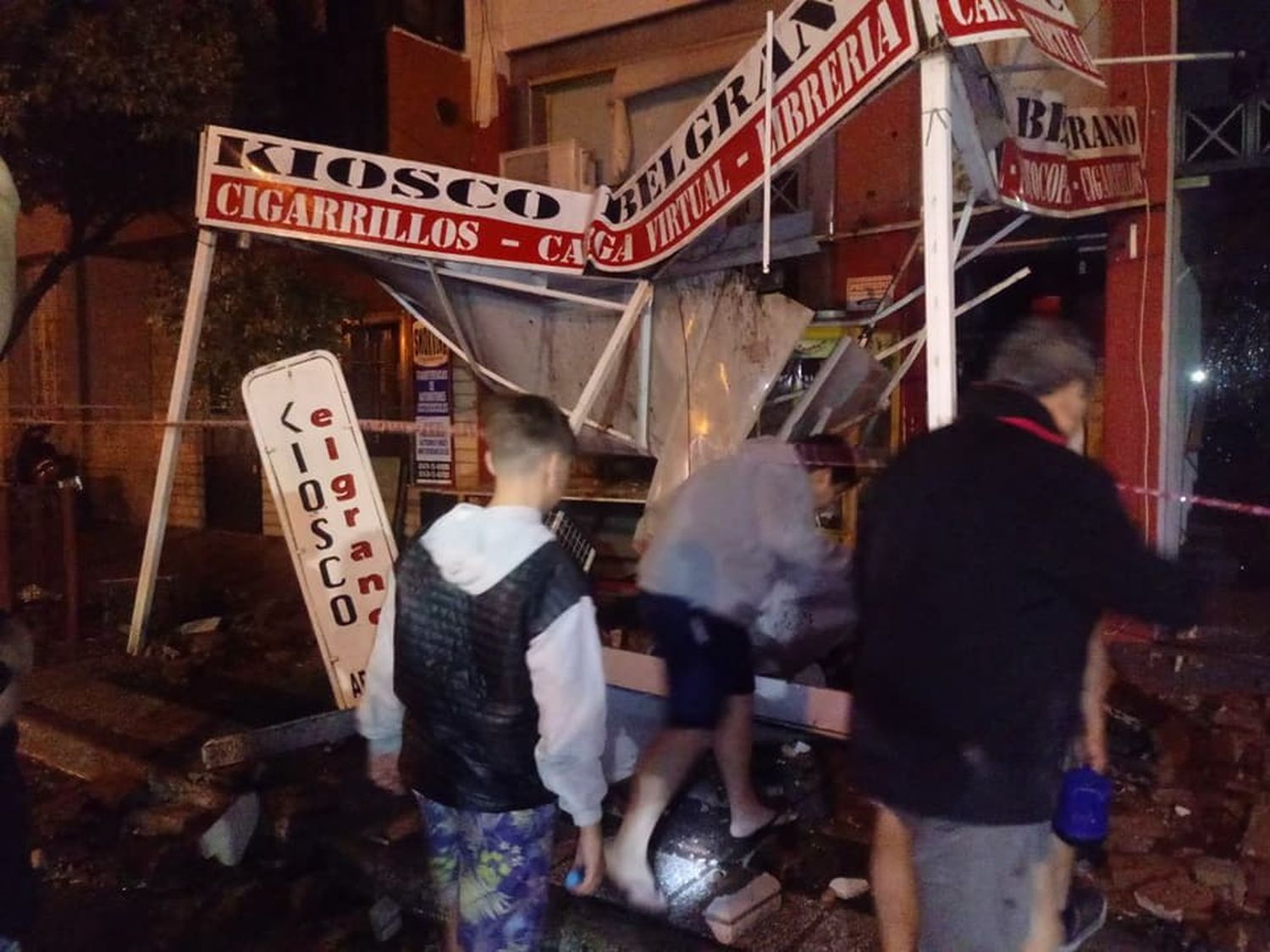 Un fuerte temporal dejó destrozos y árboles caídos en Pergamino, Arrecifes y Salto, entre otros distritos