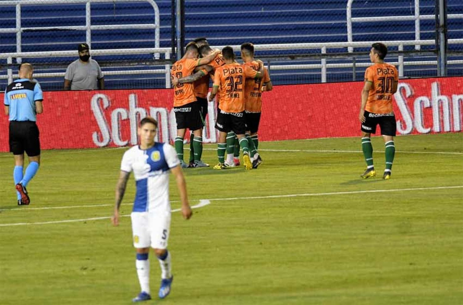 Cachetazo: Central fue una sombra y Banfield le ganó con autoridad en Arroyito