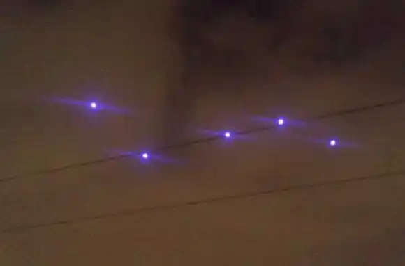 Ahora no es el ruido, son las luces: vecinos reportaron que aparecieron figuras extrañas en el cielo