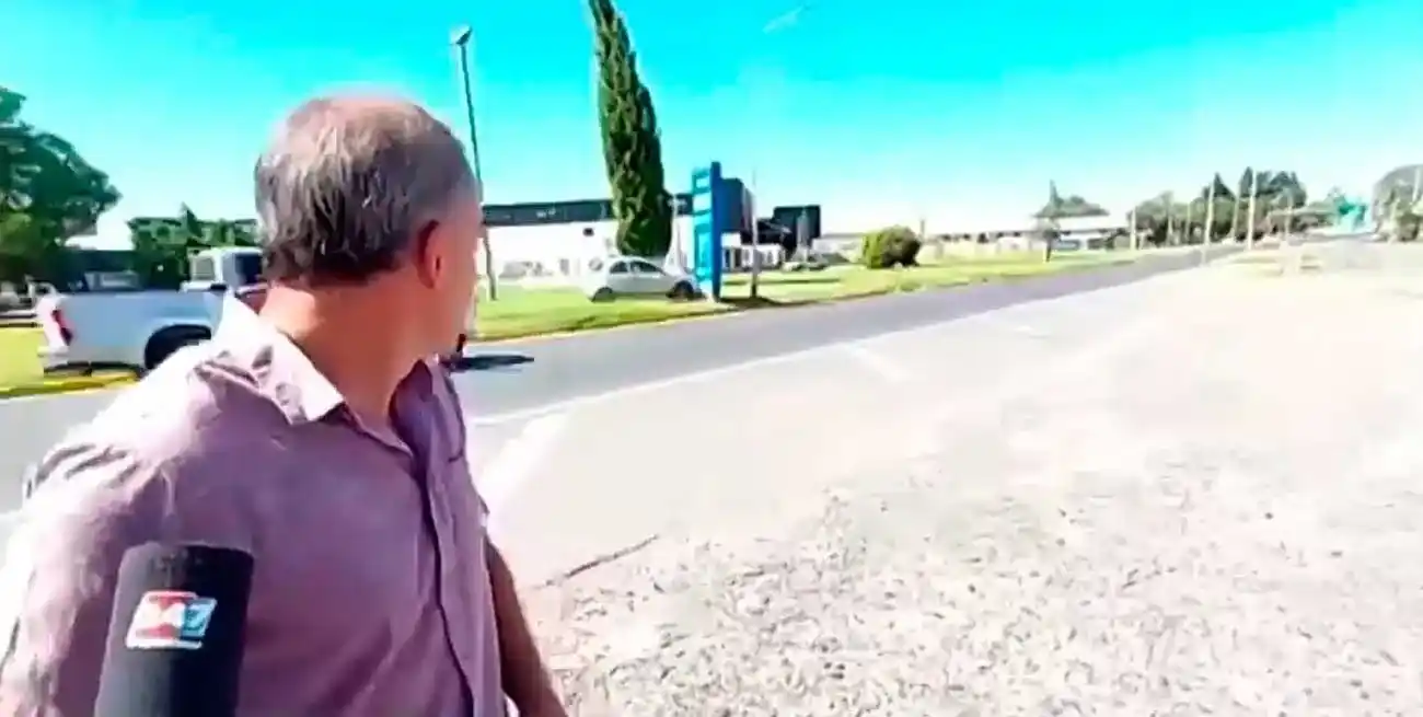 El funcionario y la periodista se sorprendieron en vivo.