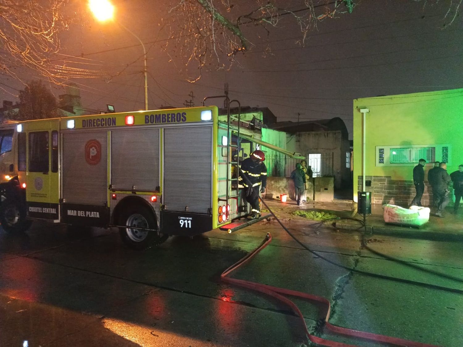 El foco ígneo se desató en una de las habitaciones de la residencia.