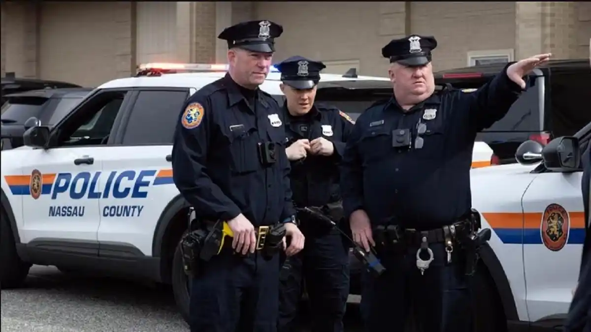 Y así la policía en Nueva York detiene a una mujer (+VIDEO)