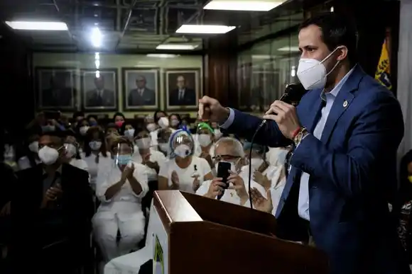 Guaidó al sector salud: “Luchamos hasta que caiga  la dictadura”