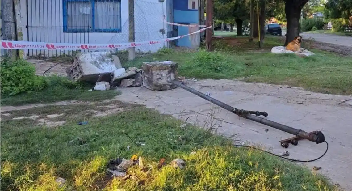 Tragedia en Chascomús: un chico de 13 años murió en un cumpleaños al ser golpeado por un pilar de luz