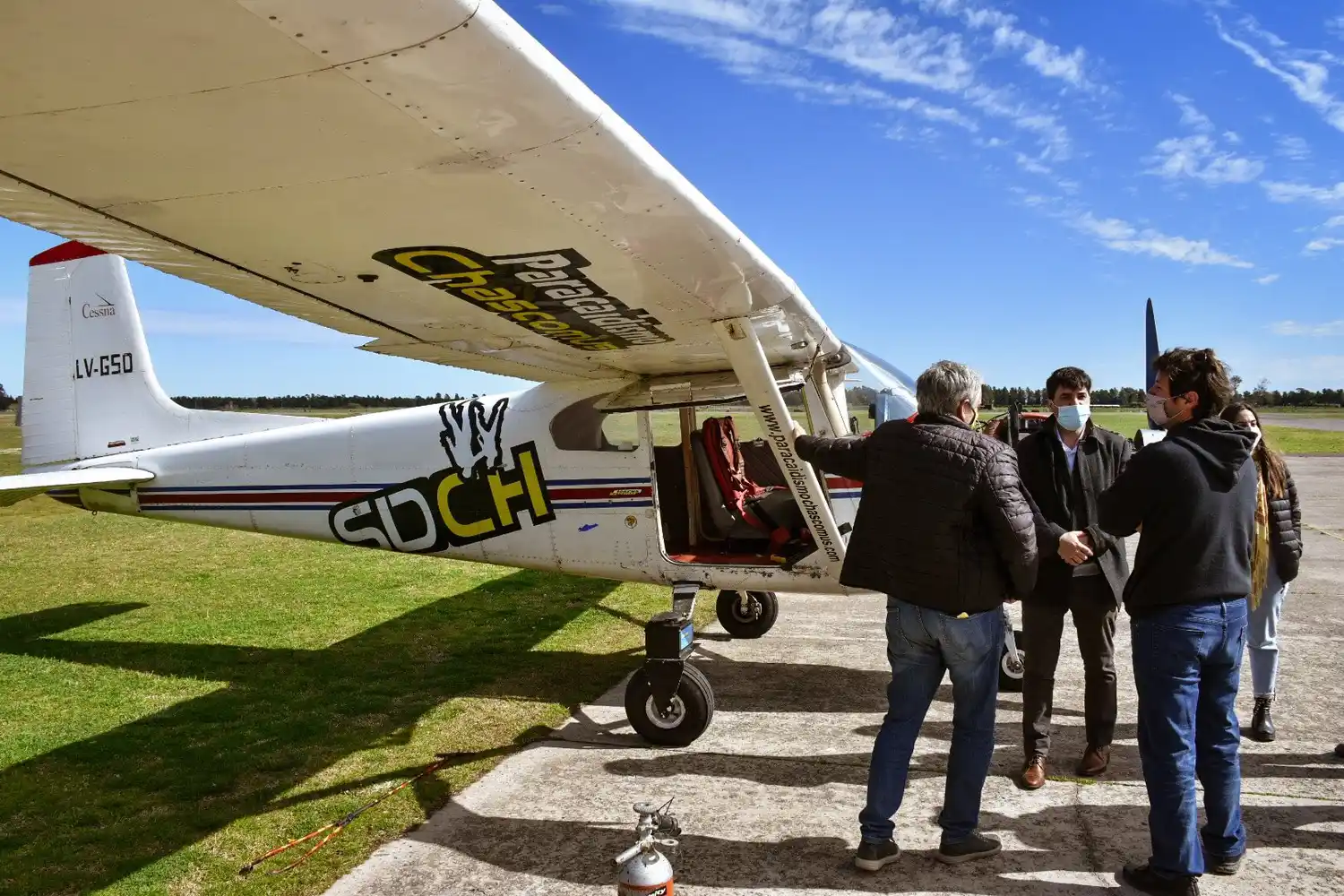 Anuncian la reparación de la pista del aeródromo y la construcción de ciclovías en la costanera de Chascomús