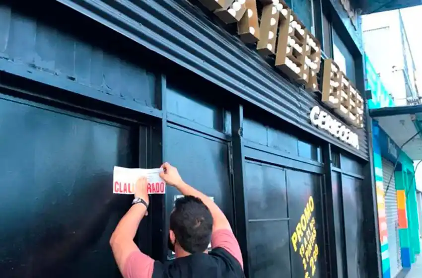 Clausuran bar sin habilitación donde había 111 personas