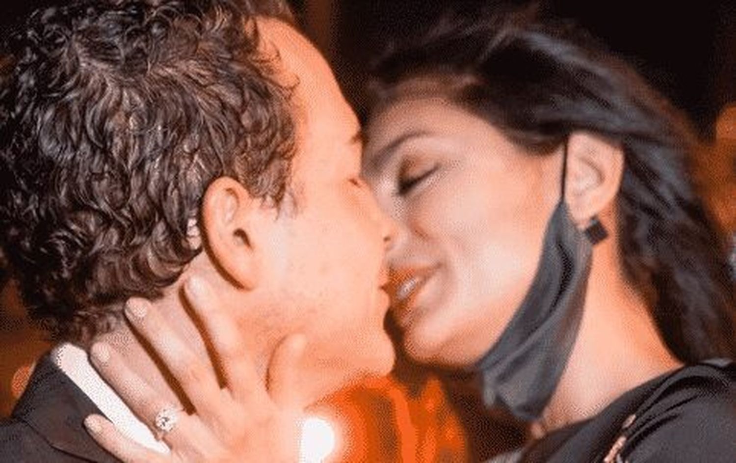 Vanessa Lyon luce orgullosa la sortija que le regalaron. Foto Instagram