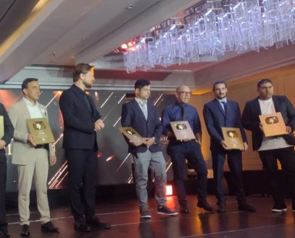 Pardo, Braga, el actor polaco y otros referentes del Knight Consortium en una cena en el hotel Emperador.
