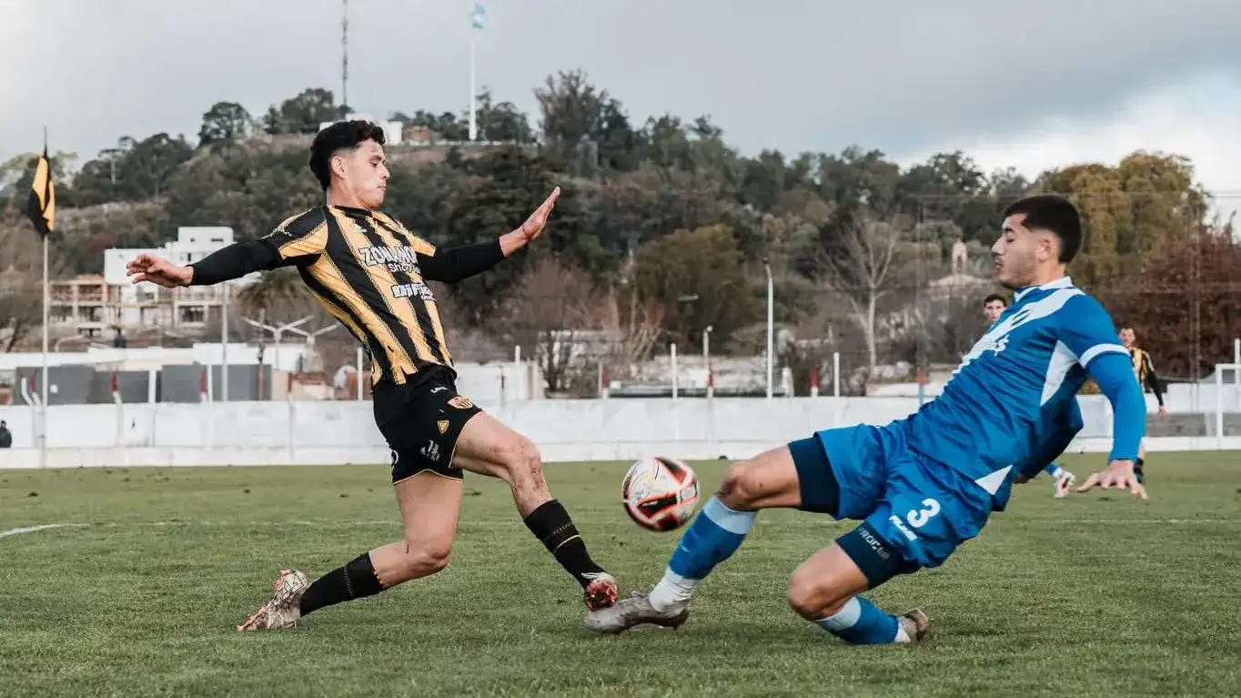 Julián Beloqui debutó el sábado ante Alvarado. (Foto de prensa Santamarina).