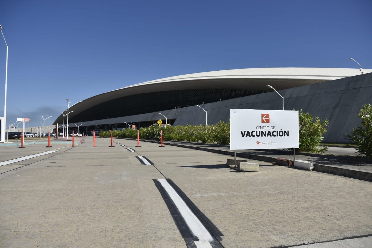 Uruguay: abren vacunatorio en el Aeropuerto de Carrasco