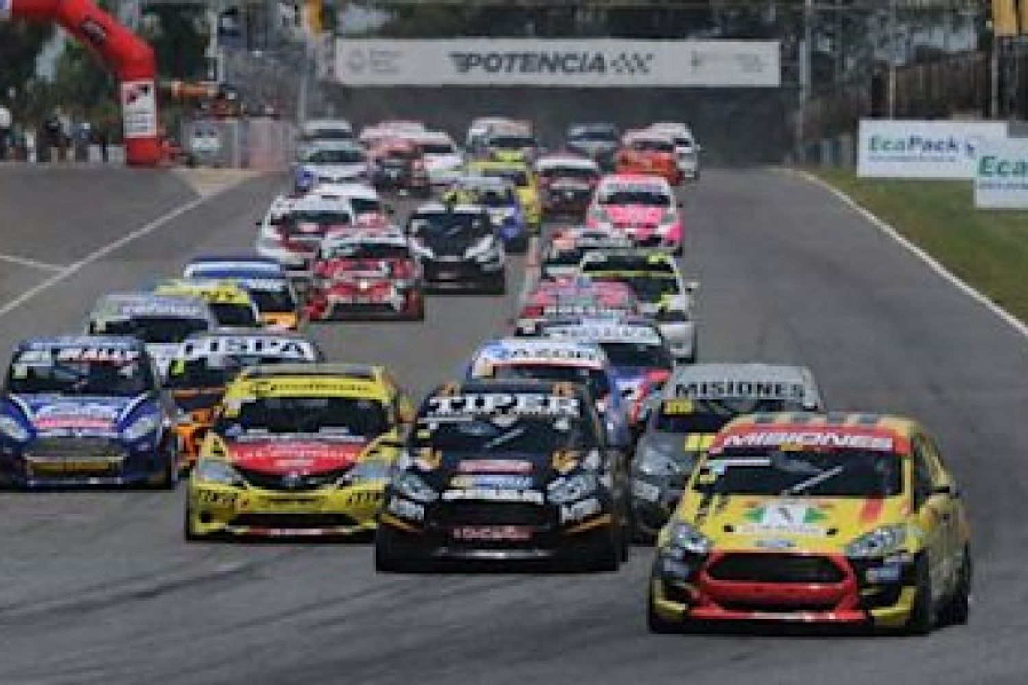 Pilotos rafaelinos en Rosario con el Turismo Pista