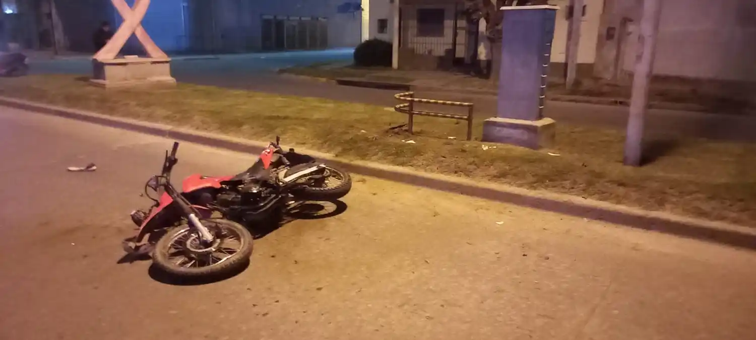 Motociclista en grave estado tras impactar contra una casilla de gas en 3 de Febrero