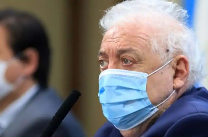 El director del Posadas dijo que vacunó a 10 personas en el Ministerio por «orden de Ginés González García»