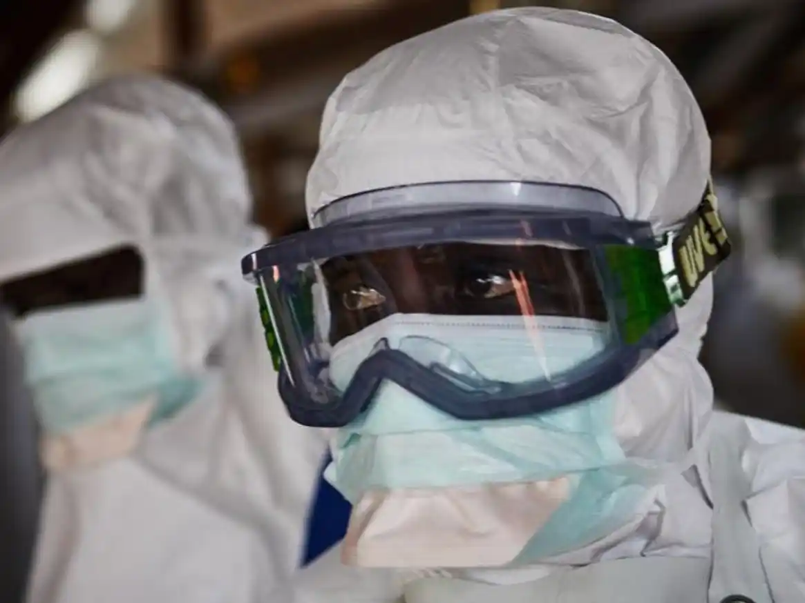 OMS reduce riesgo global por brote de ébola, pero mantiene alerta en África