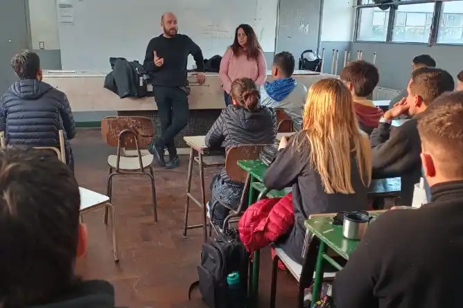 Pablo Nápoli mantuvo una reunión con autoridades y alumnos del profesorado de Educación Física