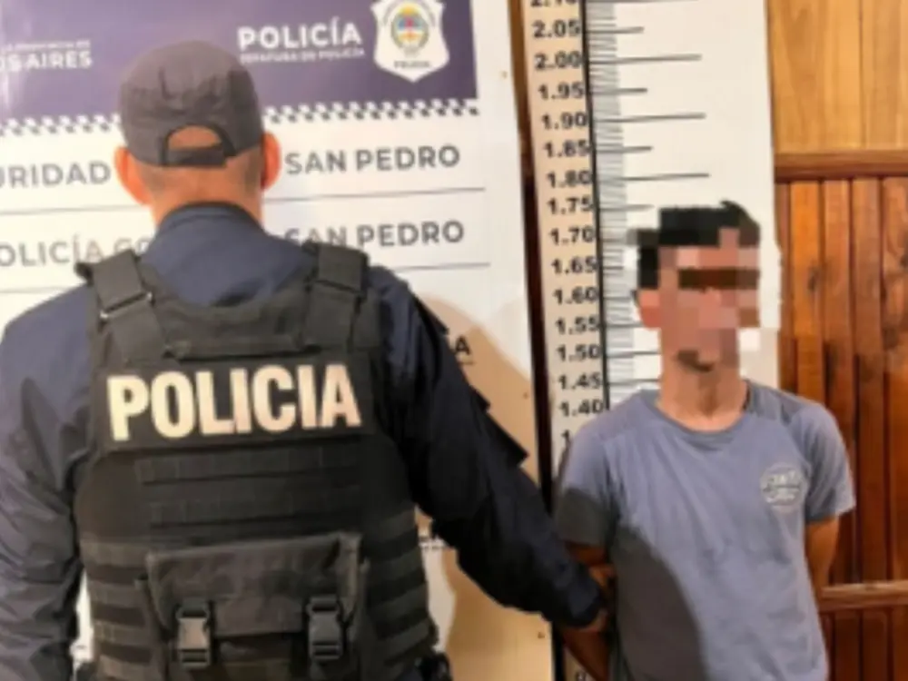 El muchacho fue aprehendido y trasladado a la Comisaría.