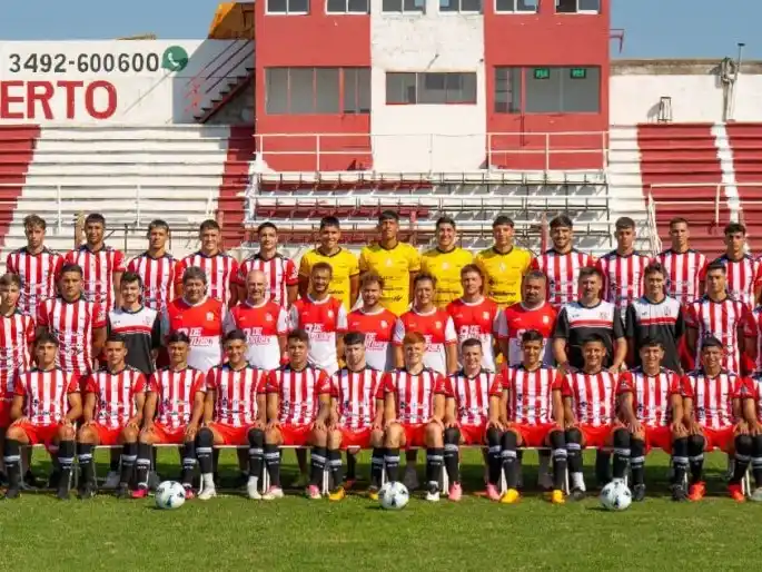 El plantel y CT de 9 de Julio para el Federal A.Foto:9 de Julio