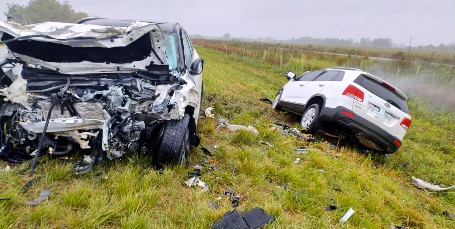 Accidente fatal en ruta 11: tres fallecidos por colisión entre dos camionetas