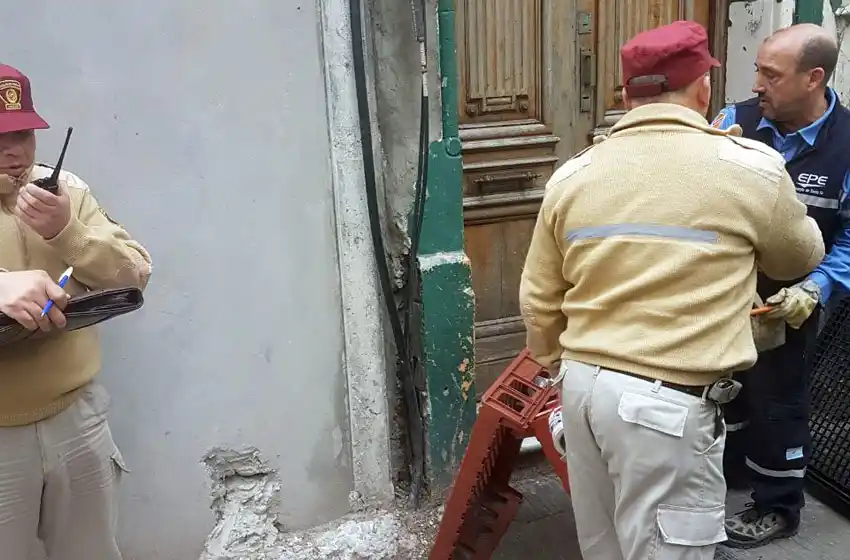 Sufrió una descarga eléctrica mientras trabajaba en el centro