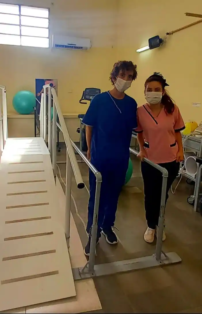 Cómo se preparan Leonel y Angie, los futuros kinesiólogos de la ciudad