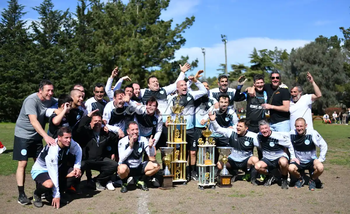 Los Inoxidables campeones de la Zona "B"