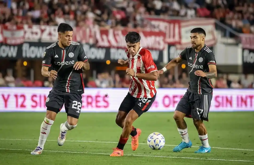 Joaquín Tobio Burgos titular en Estudiantes para enfrentar a Racing en un duelo clave