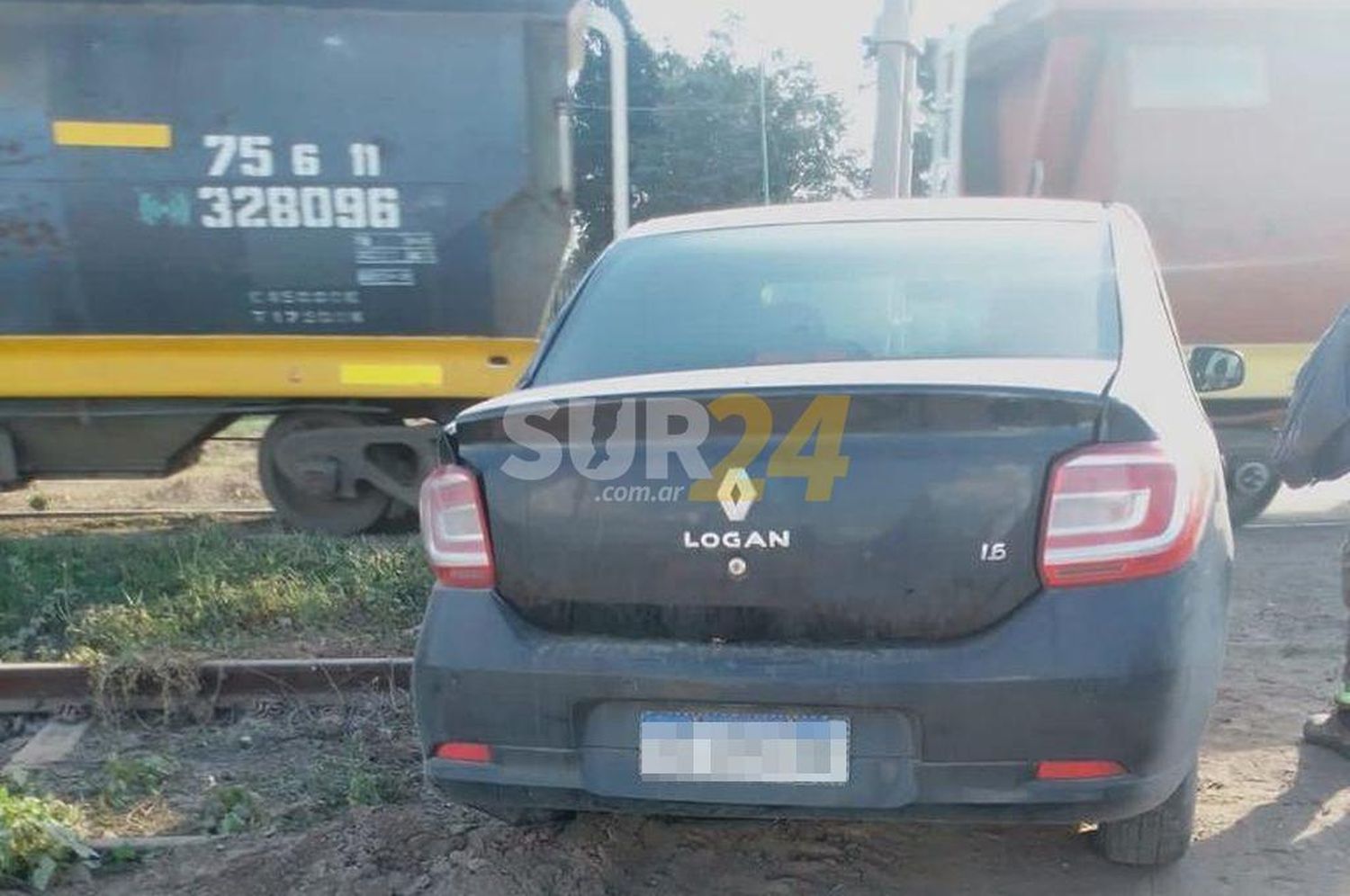 Impactante choque entre un tren y un auto en el sur santafesino