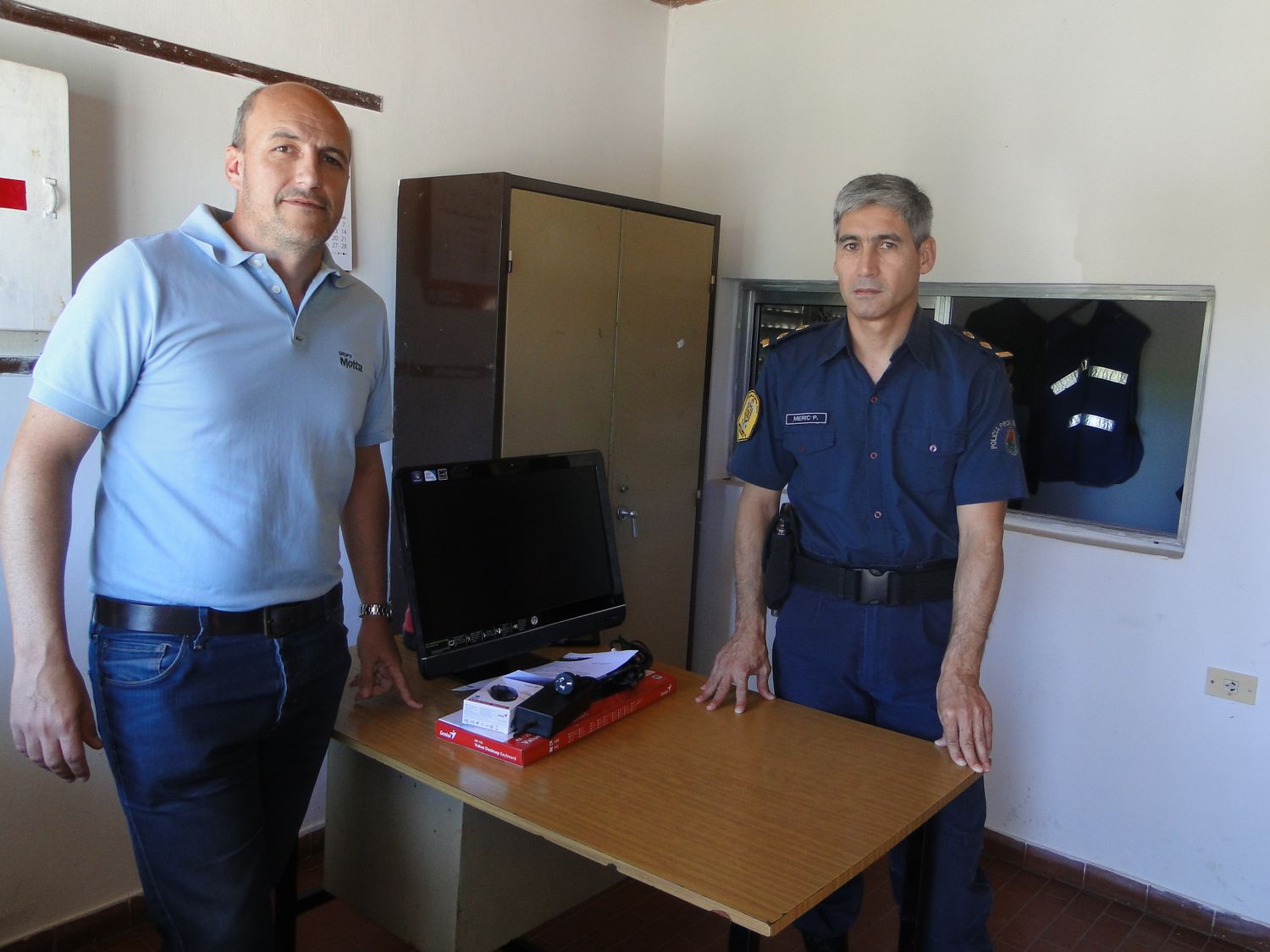 Donación de computadora a Comisaría